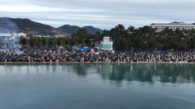 새해 첫 해는 율포에서… 보성율포솔밭해수욕장 해맞이 인파 몰려