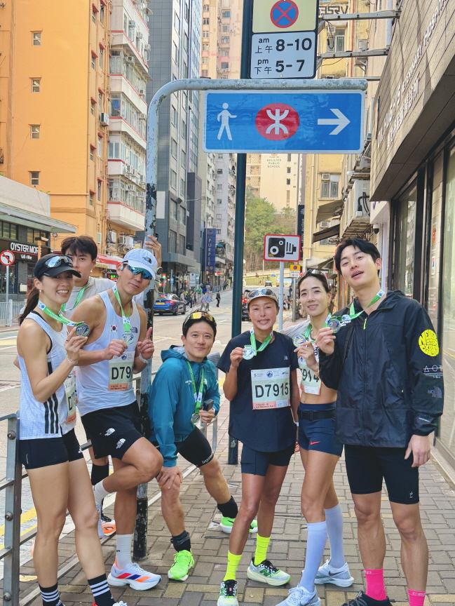 7만4천 명 달린 홍콩 도심 레이스… 션·언노운 크루도 함께했다