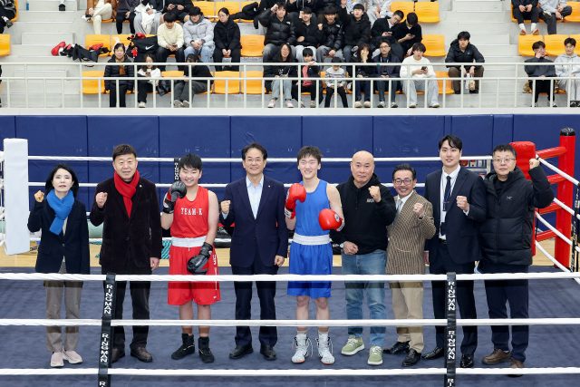 ‘사각의 링’에서 내뿜는 열정…제3회 고양특례시장기 복싱대회 열려