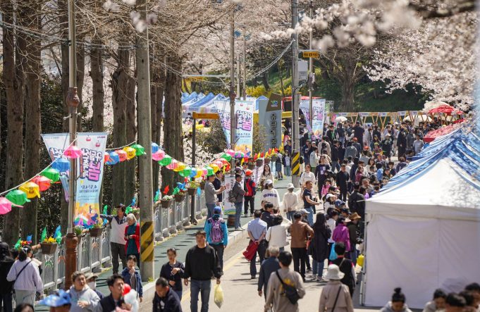 유달산 봄꽃 속으로…목포 ‘유달산 봄축제’ 4월 개최