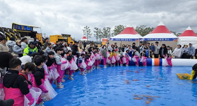 영덕대게축제 개막…경북, 봄 축제 릴레이로 관광 활기 되살린다