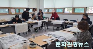 공공도서관, 생활 속 문화예술 거점으로…동아리 300개 활동 지원