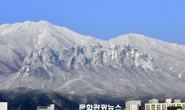 사진 뉴스 | 설악산, 수묵화 같은 설경으로 물들다