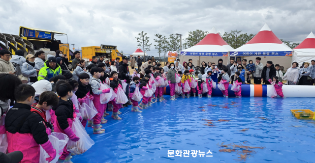 영덕 해파랑공원 들썩…대게 잡고 달리고 맛보는 축제 26일 개막