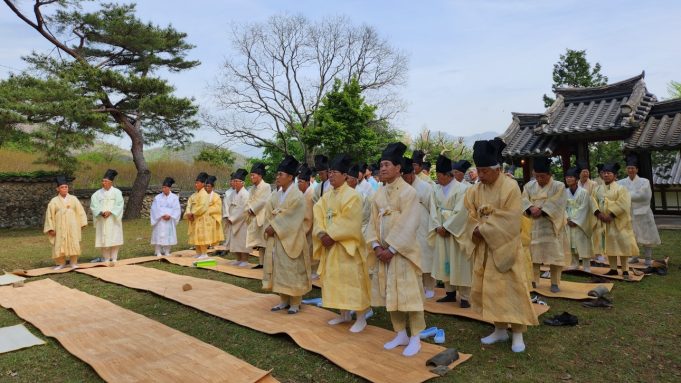 밀양 전통의례 하루에 잇따라…서원·사찰서 선현 기려