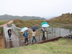철쭉 능선 위로 휠체어 오르다…황매산, ‘무장애 여행’ 현장 열려