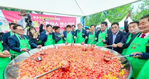 3일간 9만5000명 몰린 함안…수박·가요·댄스 어우러진 축제 열기