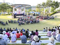 연등 불빛 아래 울린 축원의 마음…문경시 봉축법요식 봉행