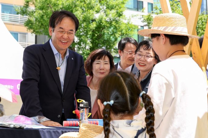 “놀면서 배우는 하루”…고양어린이박물관 10주년 축제에 가족 발길