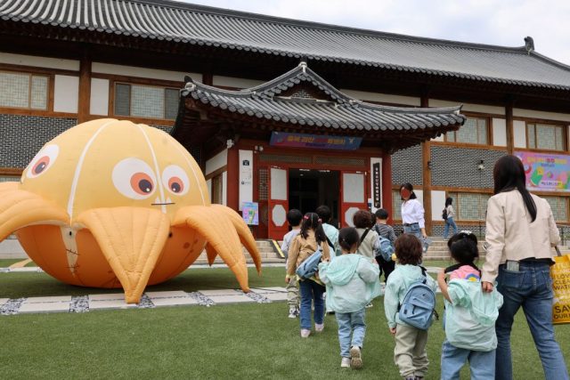 “우주 놀이하러 괴산 가요”…생태뮤지엄 특별전 15일 만에 5000명 몰렸다