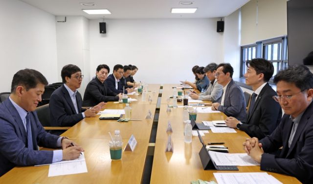 최휘영 문체부 장관, 한식 세계화 해법 모색…전문가들과 해외 확산 전략 논의