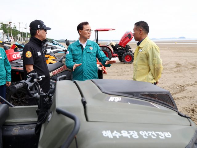 태안군수, 21개 해수욕장 현장점검…“안전하고 쾌적한 피서환경 조성”