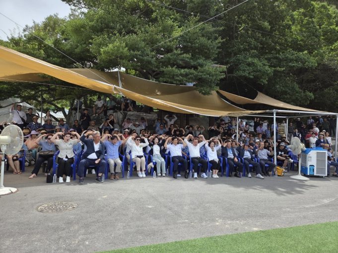 에메랄드빛 바다서 펼쳐진 캣피플의 축제… 통영 용호도 ‘고양이섬의 날’ 성료