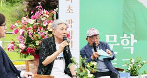 “문학에 빠지고 예술에 젖다”…강경산 소금문학관, 하반기 문화 열풍 이어간다