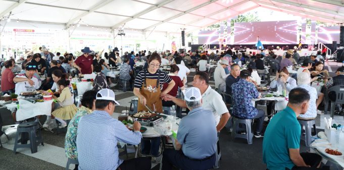 태안 꽃지해변에 미식객 4만5천명…태안한우 축제 역대 최대