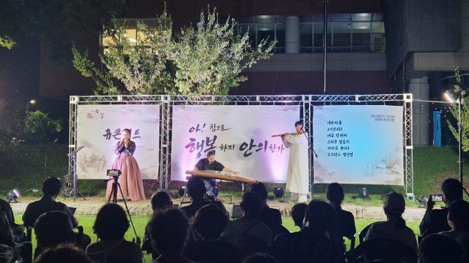함양 광풍루 잔디밭서 펼쳐진 ‘휴 콘서트’… 음악으로 주민들에 힐링 선사